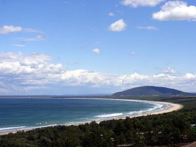 Seven Mile Beach and Mt Coolangatta; looking south from Gerroa NSW Australia. Peter Jones via Wikimedia commons. Seven Mile Beach and Mt Coolangatta; looking south from Gerroa NSW Australia.