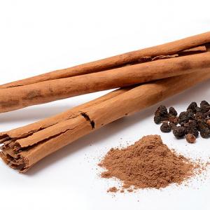 Cinnamon: sticks (ceylon cinnamon from Sri Lanka), powder, and flowers, S.Eugster via Wikimedia commons. Cinnamon: sticks (ceylon cinnamon from Sri Lanka), powder, and flowers, S.Eugster via Wikimedia commons.