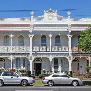 Victorian terrace on Canterbury Road, Middle Park, Melbourne. Donaldytong via Wikimedia commons. Victorian terrace on Canterbury Road, Middle Park, Melbourne.
